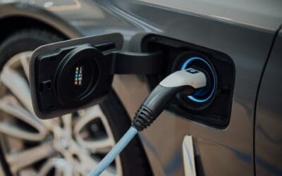 How Electric Vehicles Reshape Urban Commuting